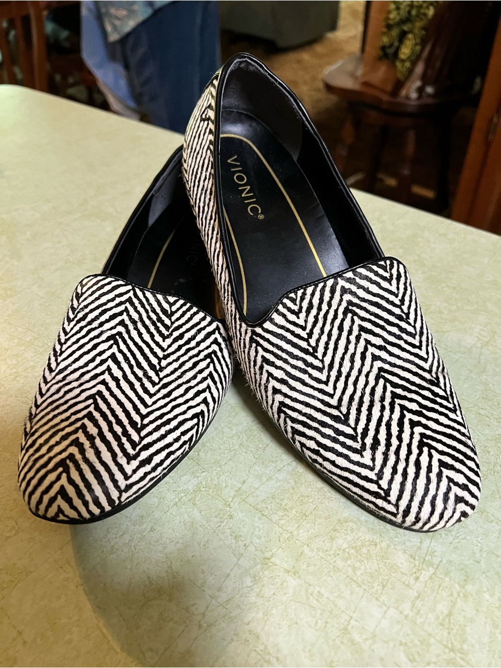 Vionic Willa Slip on flat loafers in a black and white calf hair size 8.